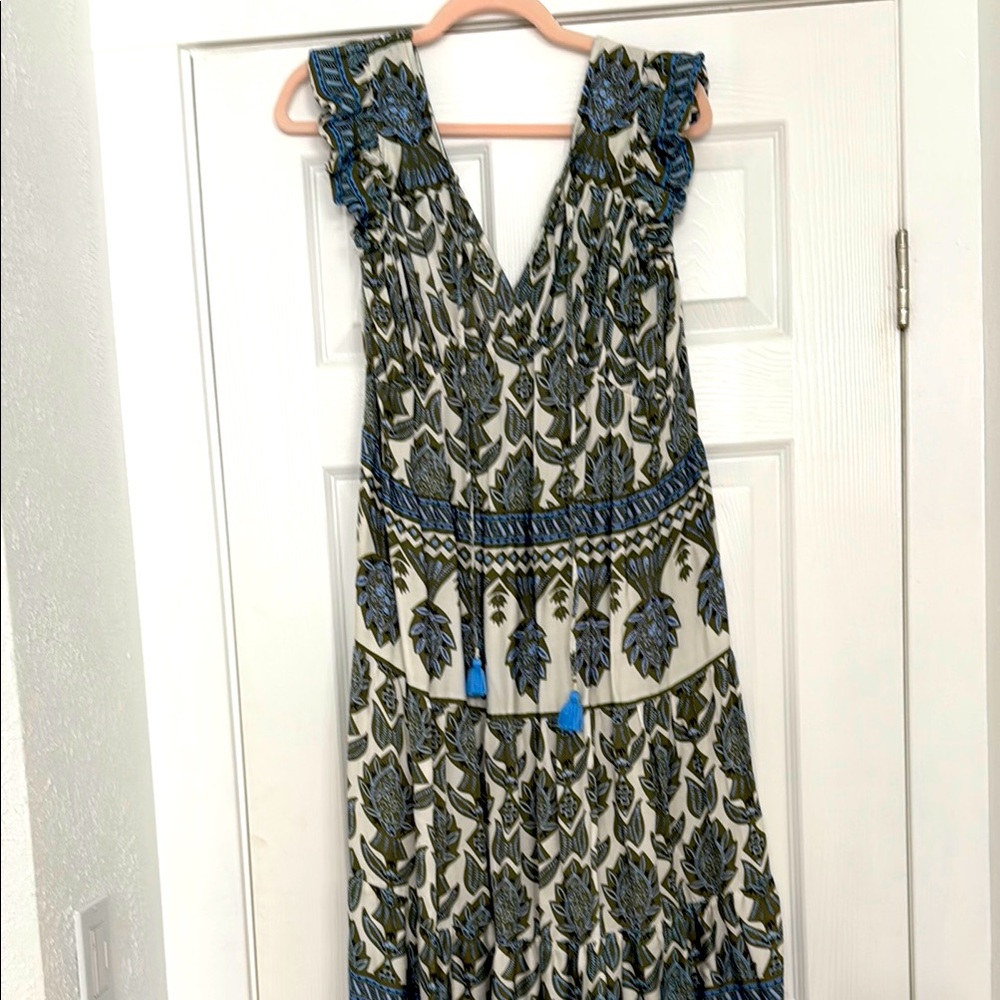 Omika maxi dress size small